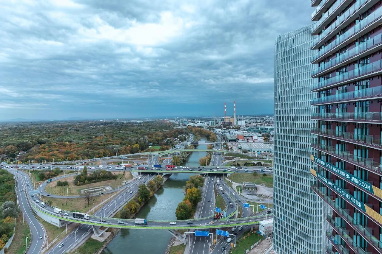 Amazing View Over Vienna And Infinity Pool